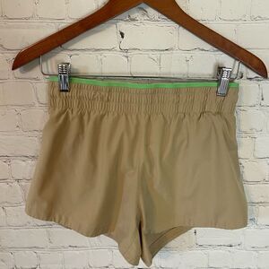 Fabletics Shorts Women's Workout Gym Athletic Running Yoga Beige Green Sz Small